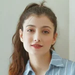 نیلوفر اکبری